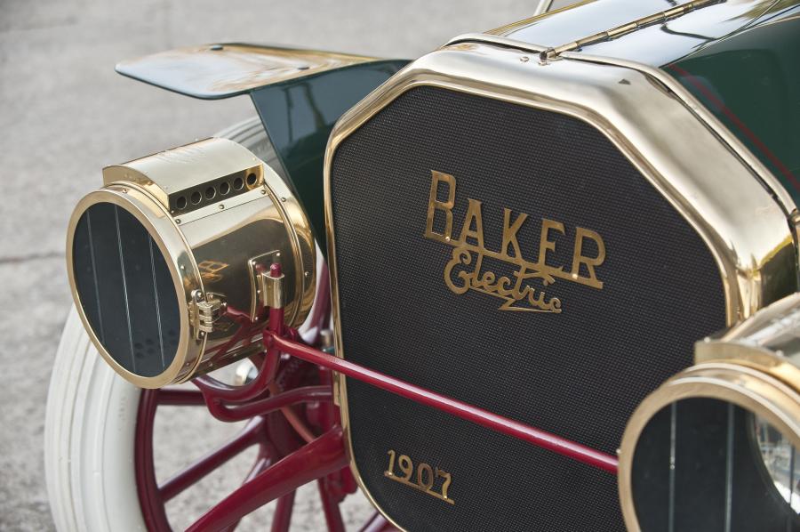 Детали экстерьера Baker Electric Model M Roadster 1908 года  (фото 8 из 16)